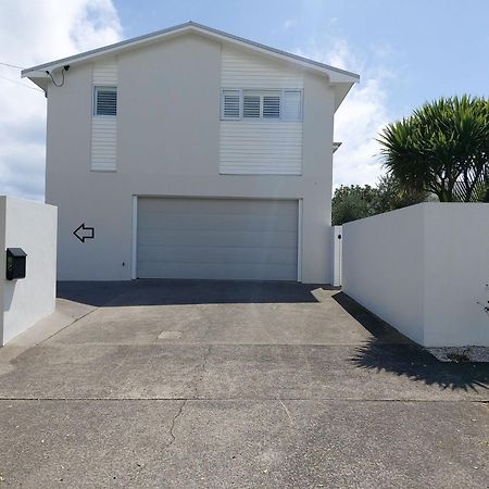 Surf Fitzroy Pet Friendly Villa New Plymouth Exterior photo